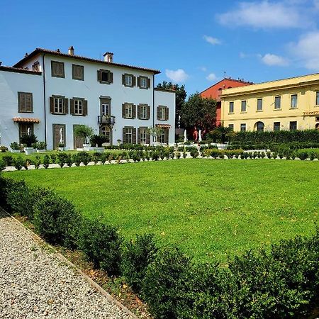 La Villa Apartments - Convenient For Sardinia And Corsica - 4 Beds - Private Parking Included With Camera Livorno Kültér fotó