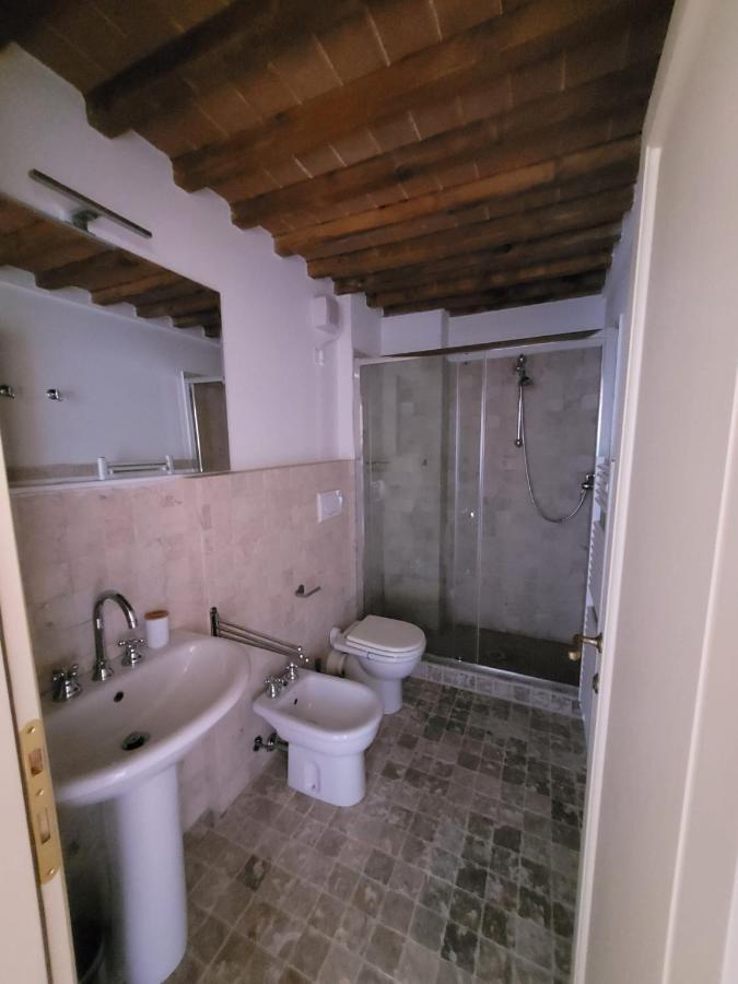 La Villa Apartments - Convenient For Sardinia And Corsica - 4 Beds - Private Parking Included With Camera Livorno Kültér fotó