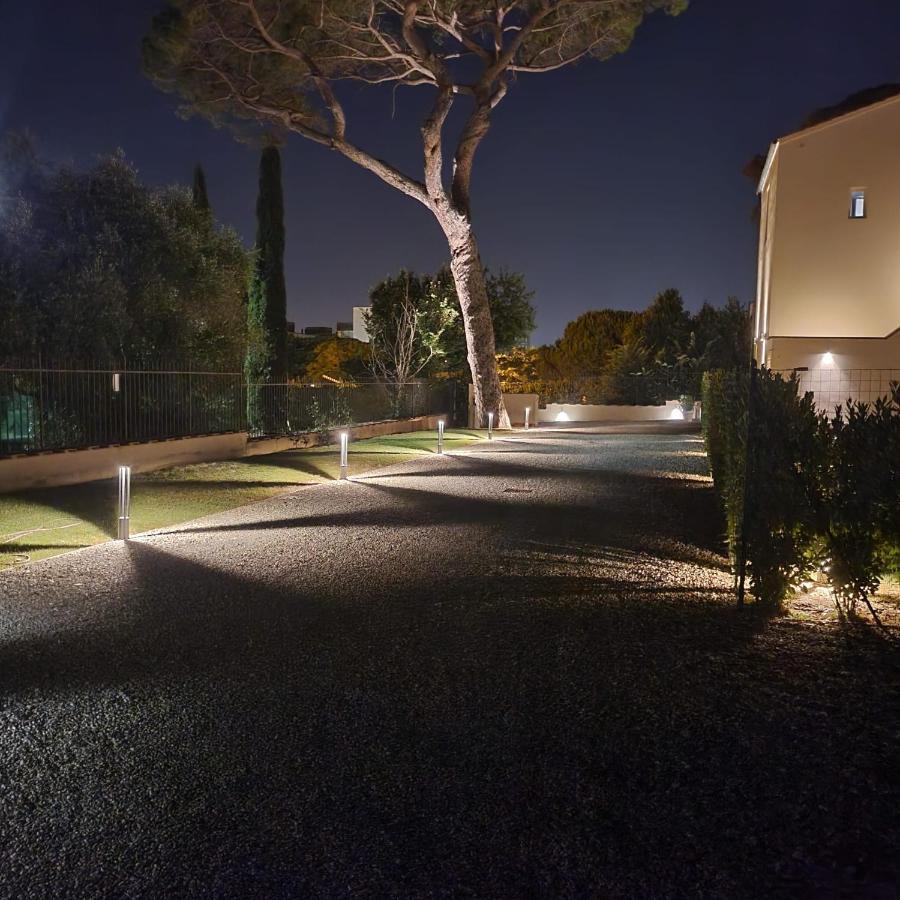 La Villa Apartments - Convenient For Sardinia And Corsica - 4 Beds - Private Parking Included With Camera Livorno Kültér fotó