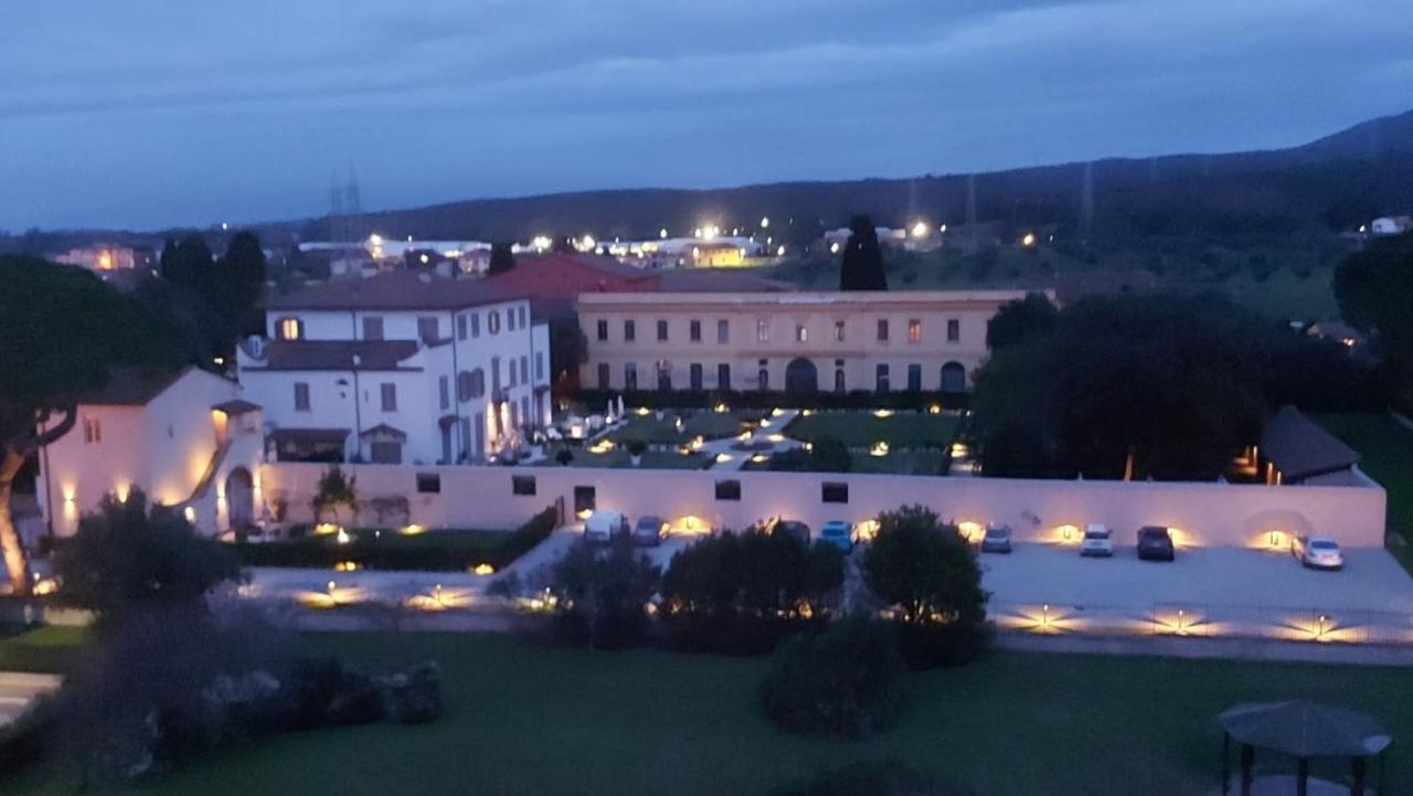 La Villa Apartments - Convenient For Sardinia And Corsica - 4 Beds - Private Parking Included With Camera Livorno Kültér fotó