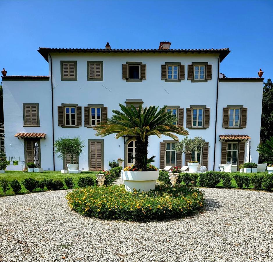 La Villa Apartments - Convenient For Sardinia And Corsica - 4 Beds - Private Parking Included With Camera Livorno Kültér fotó
