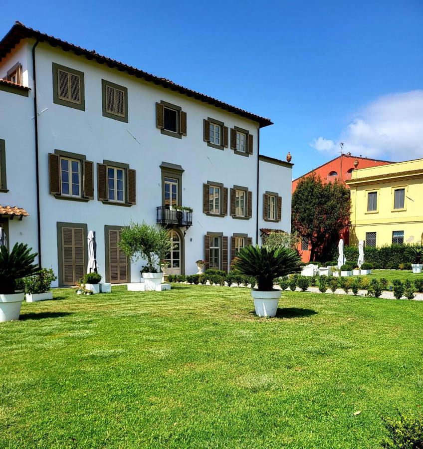 La Villa Apartments - Convenient For Sardinia And Corsica - 4 Beds - Private Parking Included With Camera Livorno Kültér fotó