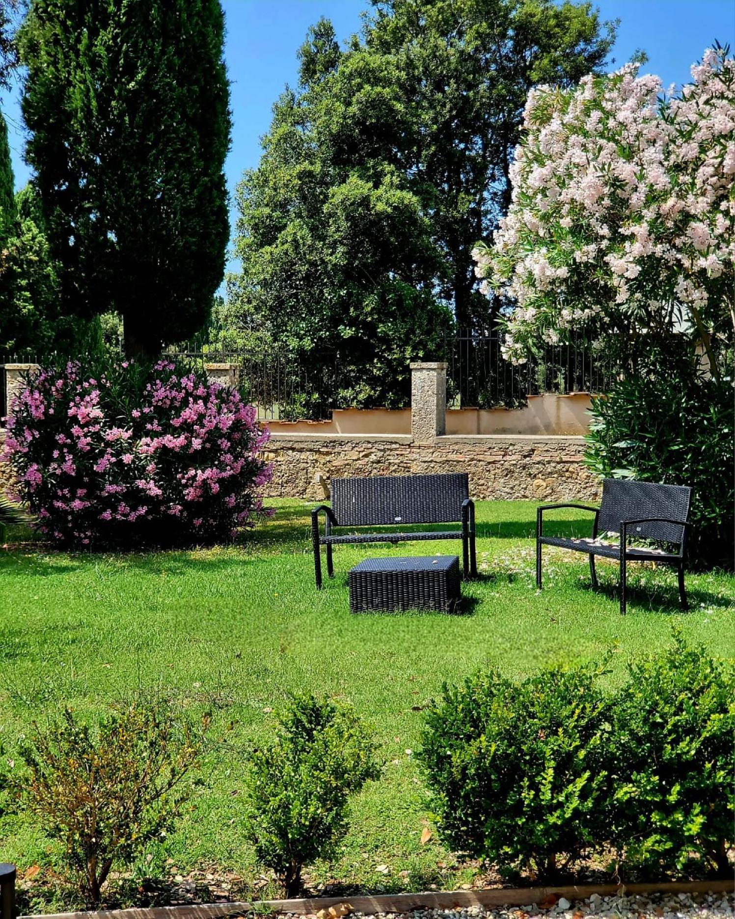 La Villa Apartments - Convenient For Sardinia And Corsica - 4 Beds - Private Parking Included With Camera Livorno Kültér fotó