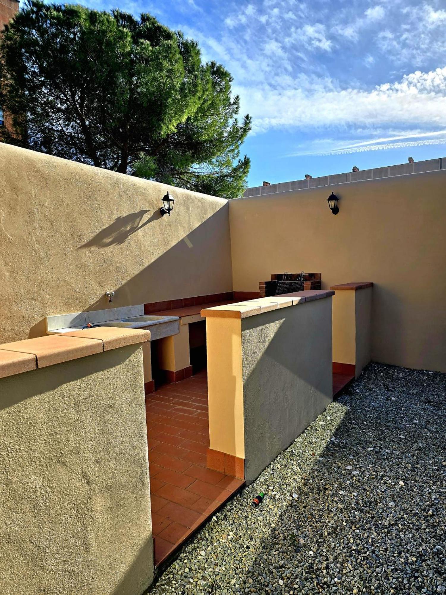 La Villa Apartments - Convenient For Sardinia And Corsica - 4 Beds - Private Parking Included With Camera Livorno Kültér fotó
