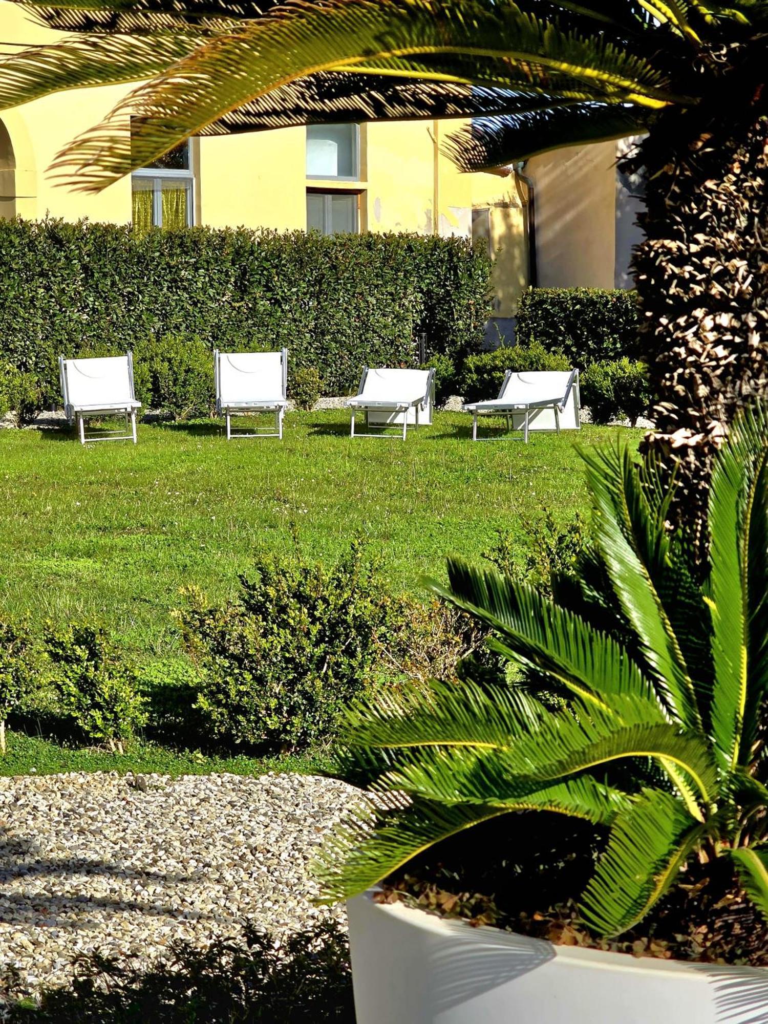 La Villa Apartments - Convenient For Sardinia And Corsica - 4 Beds - Private Parking Included With Camera Livorno Kültér fotó