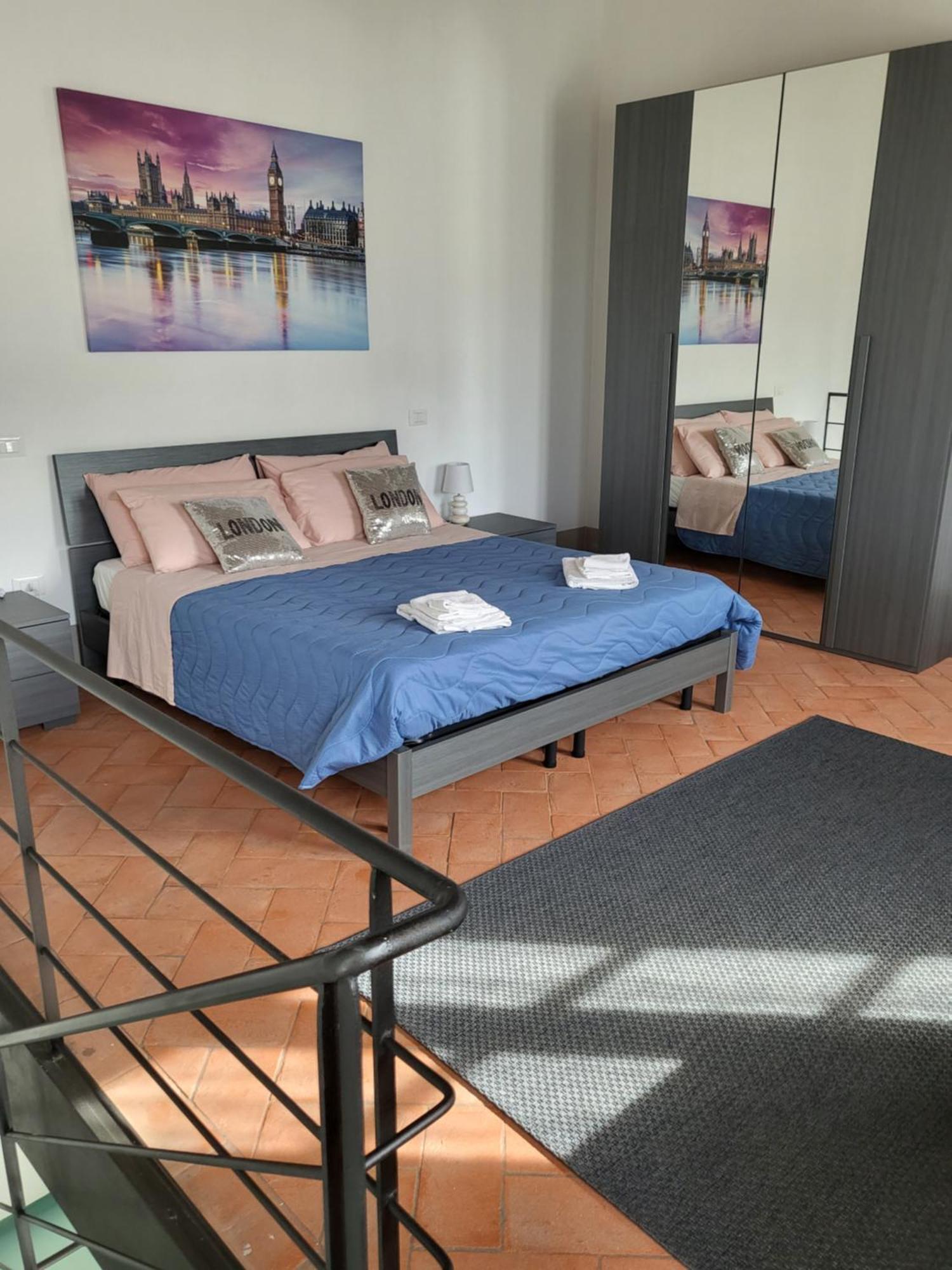 La Villa Apartments - Convenient For Sardinia And Corsica - 4 Beds - Private Parking Included With Camera Livorno Kültér fotó