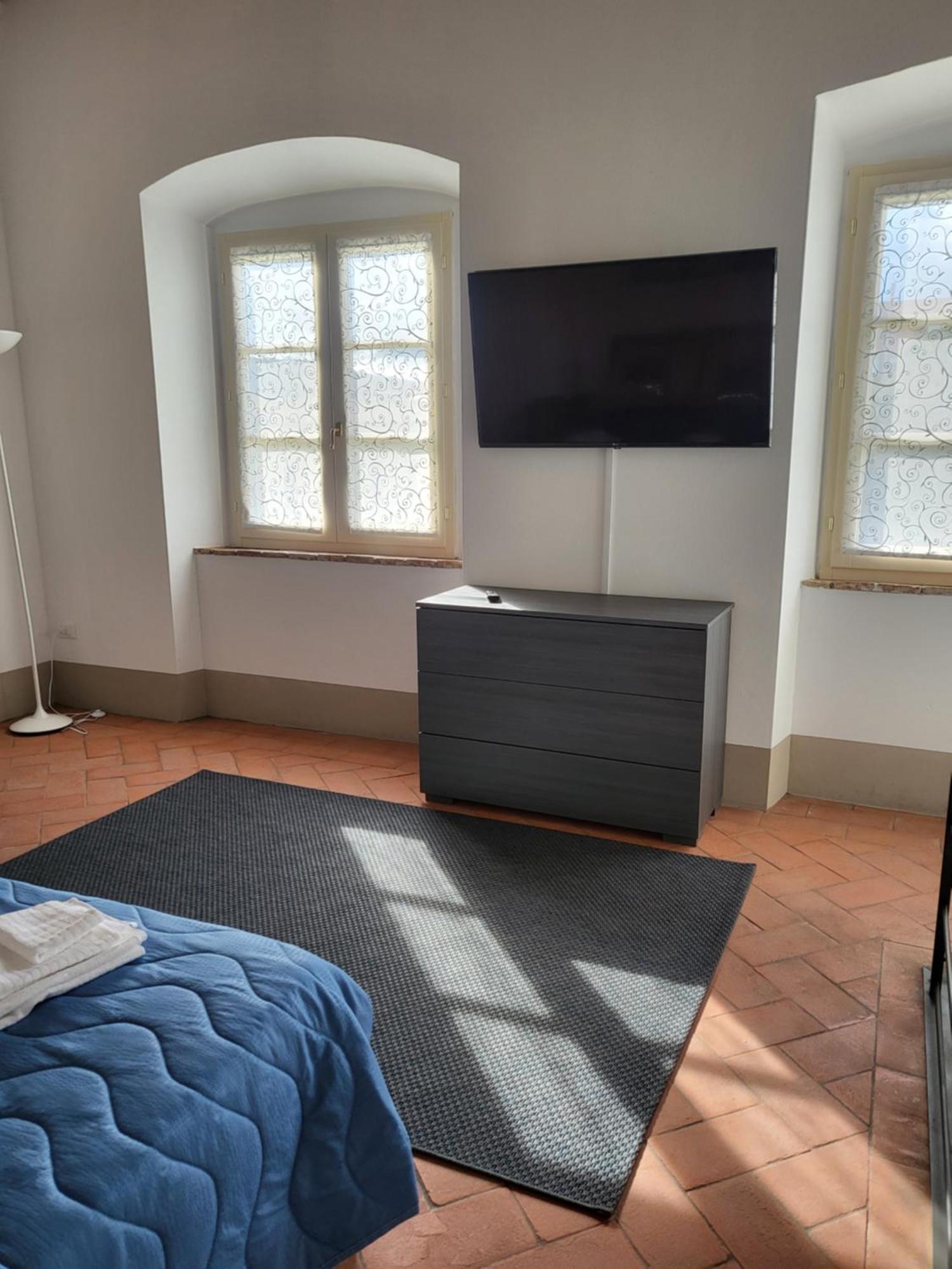 La Villa Apartments - Convenient For Sardinia And Corsica - 4 Beds - Private Parking Included With Camera Livorno Kültér fotó